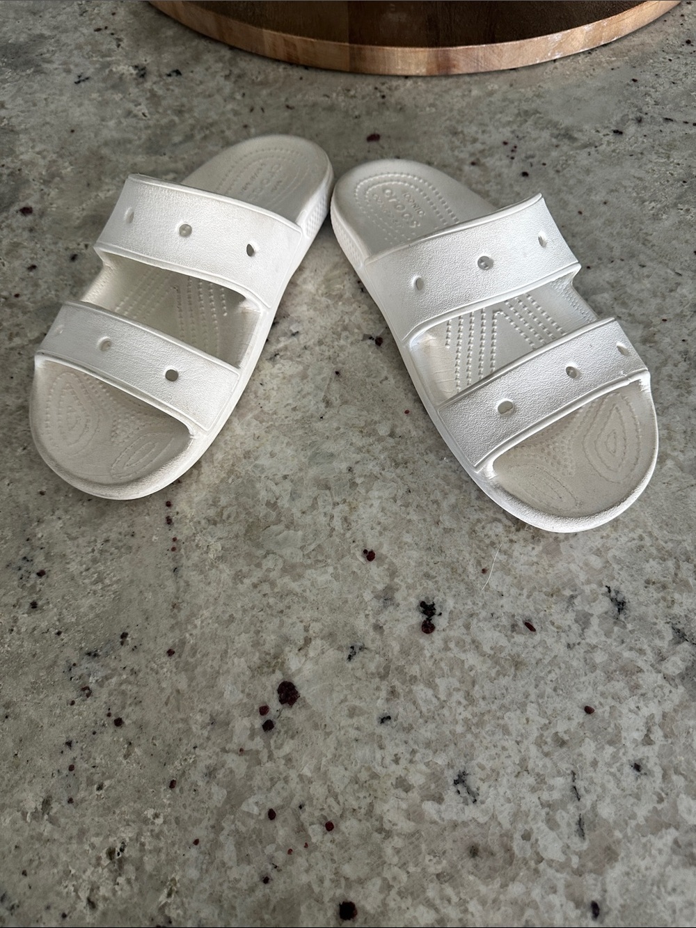 CROCS SLIDES SIZE WOMENS 7/MENS 5